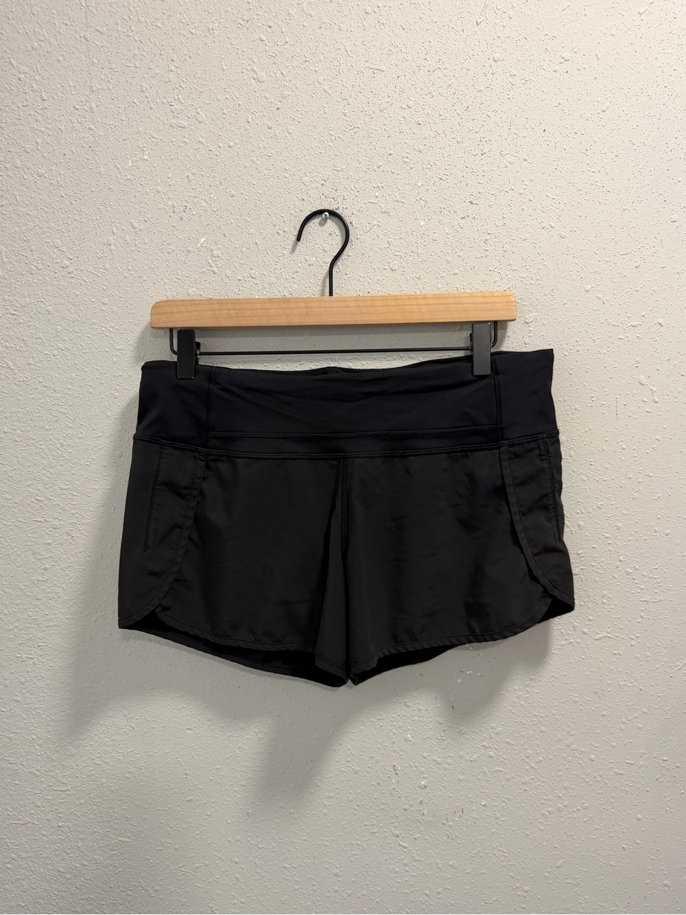 Lululemon Black Size 6 Speed Up LR
Shorts 2.5
